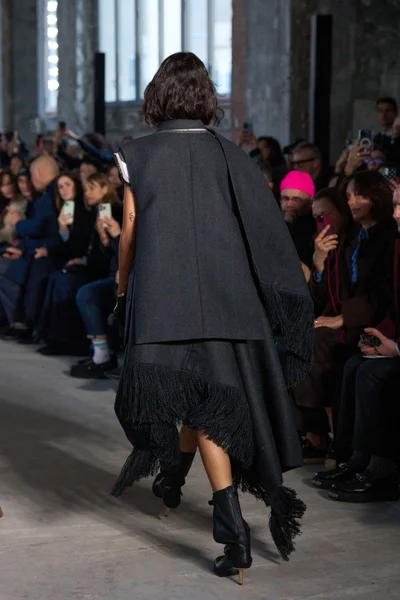 Look 9